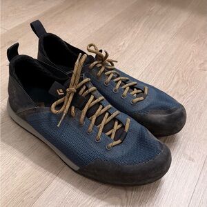 Black Diamond Men's Blue and Black Sneakers 10.5